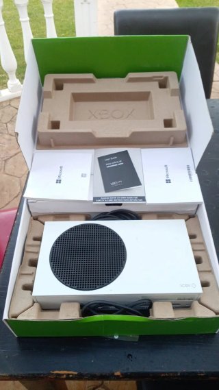 Xbox Series S Blanca + Mando + Base Carga
