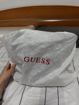 Bolso Guess Negro con Logo