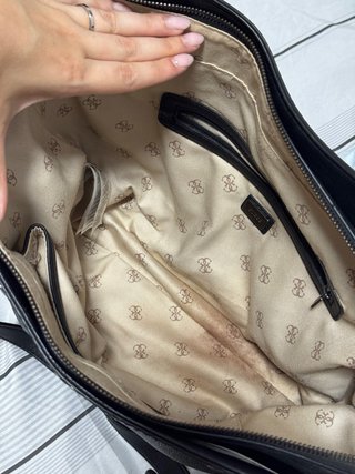 Bolso Guess Negro con Logo