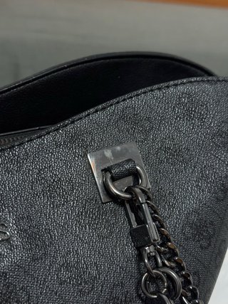 Bolso Guess Negro con Logo