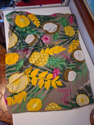 Camiseta Desigual Talla S con bordados