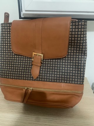 Bolso-Mochila Marrón y Negro