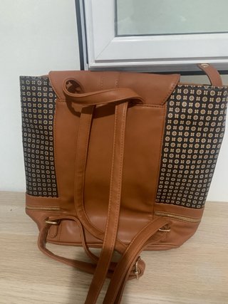 Bolso-Mochila Marrón y Negro