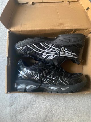 Asics Gel-Kayano 14 Talla 44 Negro/Plata