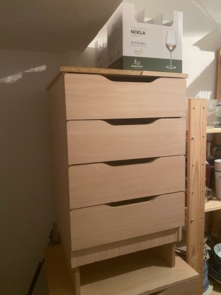 Cajonera de madera y plástico