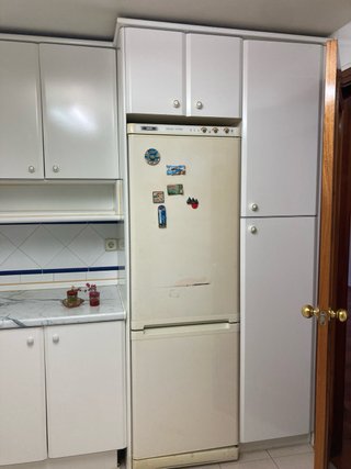 Cocina completa blanca y plateada YA DESMONTADA
