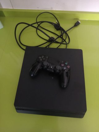 PS4 (PlayStation 4) Nera Usata