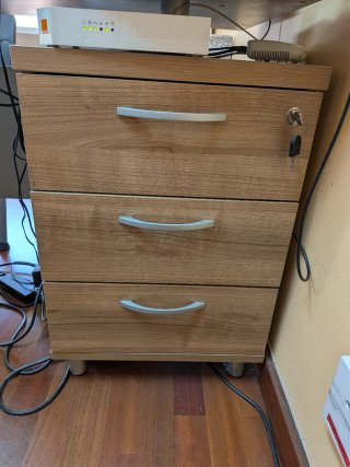 Mesa de oficina madera y metal + Cajonero