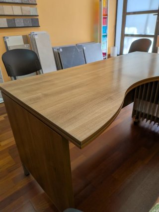 Mesa de oficina madera y metal + Cajonero