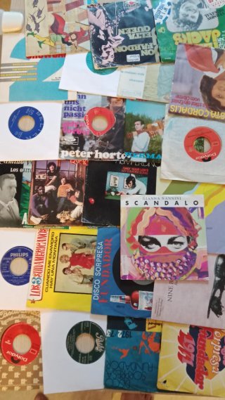 Lote 71 singles Vinilo Internacional y Nacional