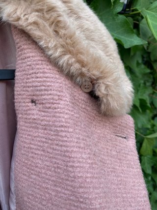 Abrigo rosa Zara con cuello de pelo
