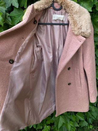 Abrigo rosa Zara con cuello de pelo