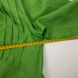 Blusa plisada bordada vintage en verde