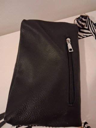 Bolso Negro con Detalles Plateados