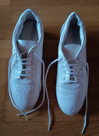 Zapatillas deportivas blancas mujer. Talla 38.