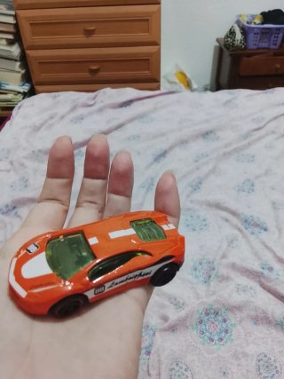 Coche de juguete naranja Lamborghini