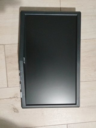 Monitor Acer 16 VGA + Adaptador HDMI