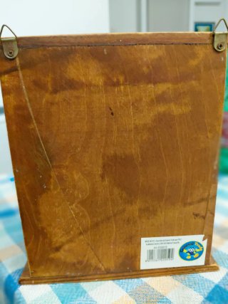 Portachiavi in legno con monete decorative