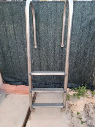Escalera para piscina de metal