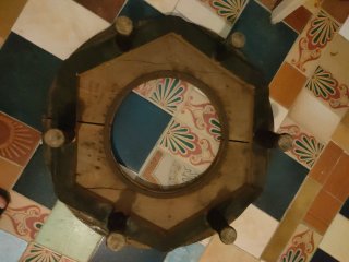Soporte madera antiguo brasero tinaja maceta