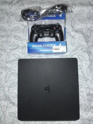 Consola PS4 Slim Negra + Mando DobleShock 4