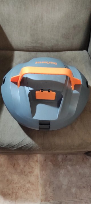 Robot limpiafondos piscina gris y naranja