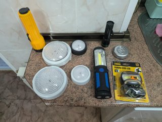 Lote de linternas y luces LED