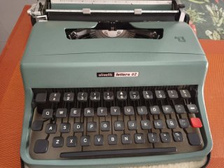 Máquina de escribir Olivetti Lettera 32