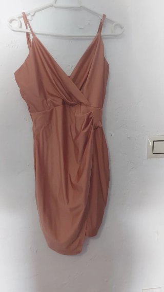 Vestido rosa cruzado drapeado