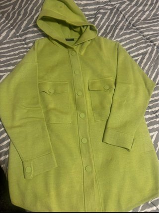 Chaqueta Parfois verde pistacho con capucha