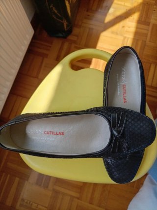 Zapatos Doctor Cutillas negros con lazo