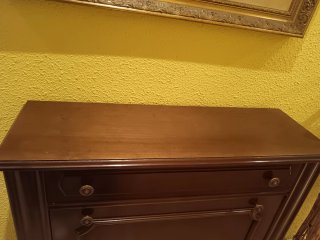 URGE VENDER POR TRASLADO Zapatero de madera marrón