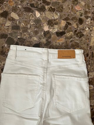 Pantalón campana blanco Stradivarius