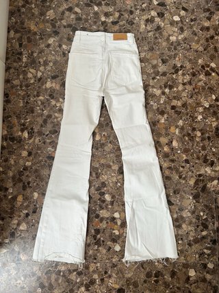Pantalón campana blanco Stradivarius