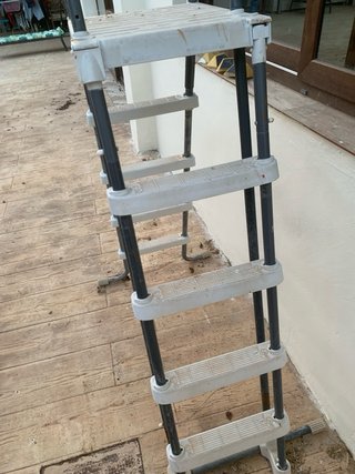 Escalera piscina metal y plástico