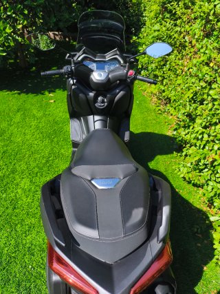 Yamaha XMAX 300 Negra/Gris mate
