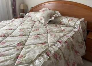 Edredón floral Cama 135 + Cojín. Bueno