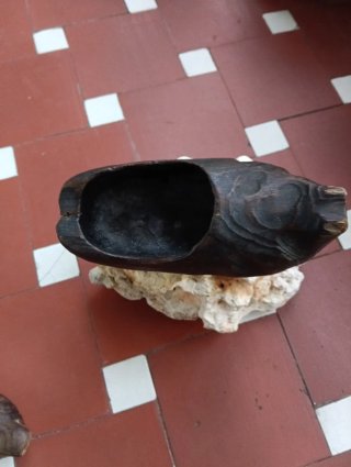 Zuecos antiguos de madera