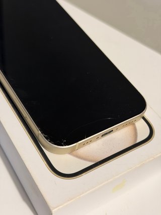 iPhone 15 Dorado/Blanco