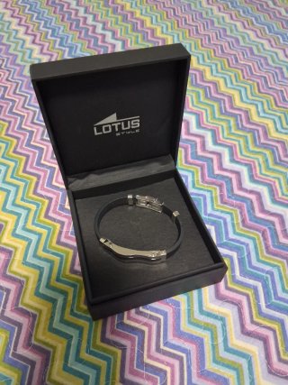 Pulsera Lotus Style.  Negra y Plateada