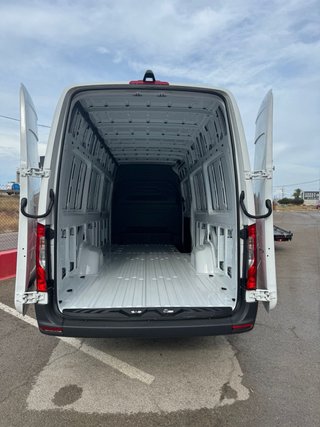 Mercedes-Benz Sprinter 2025