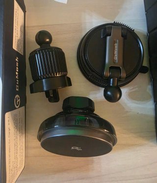 Cargador Inalámbrico Magnético Coche GuMosh Qi2.