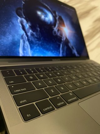 MacBook Pro 16GB 2019 i7 + Paquete Adobe