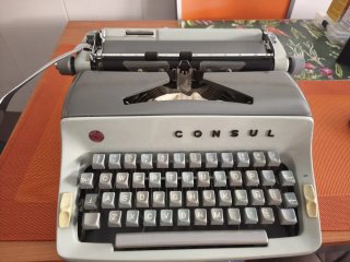 Máquina de escribir CONSUL antigua