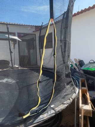 Cama elástica con red de seguridad