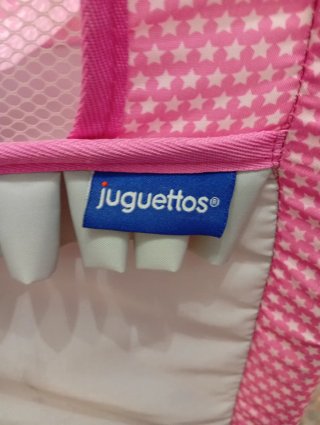Carrito y cuna de juguete con muñeco