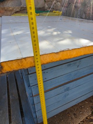 Caseta para perro azul y blanca