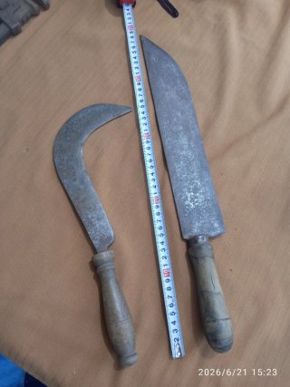 Cuchillo y Oz de Metal y Madera