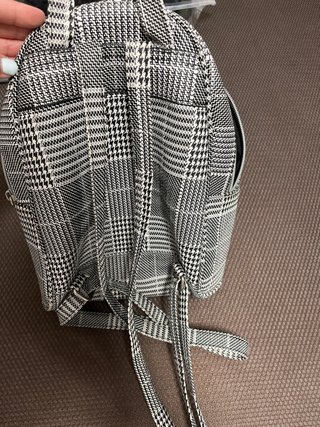 Mochila Estampada Cuadros Blanco y Negro