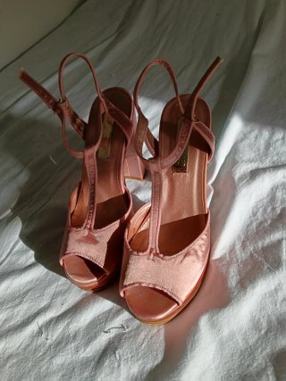 Zapatos de tacón rosa
